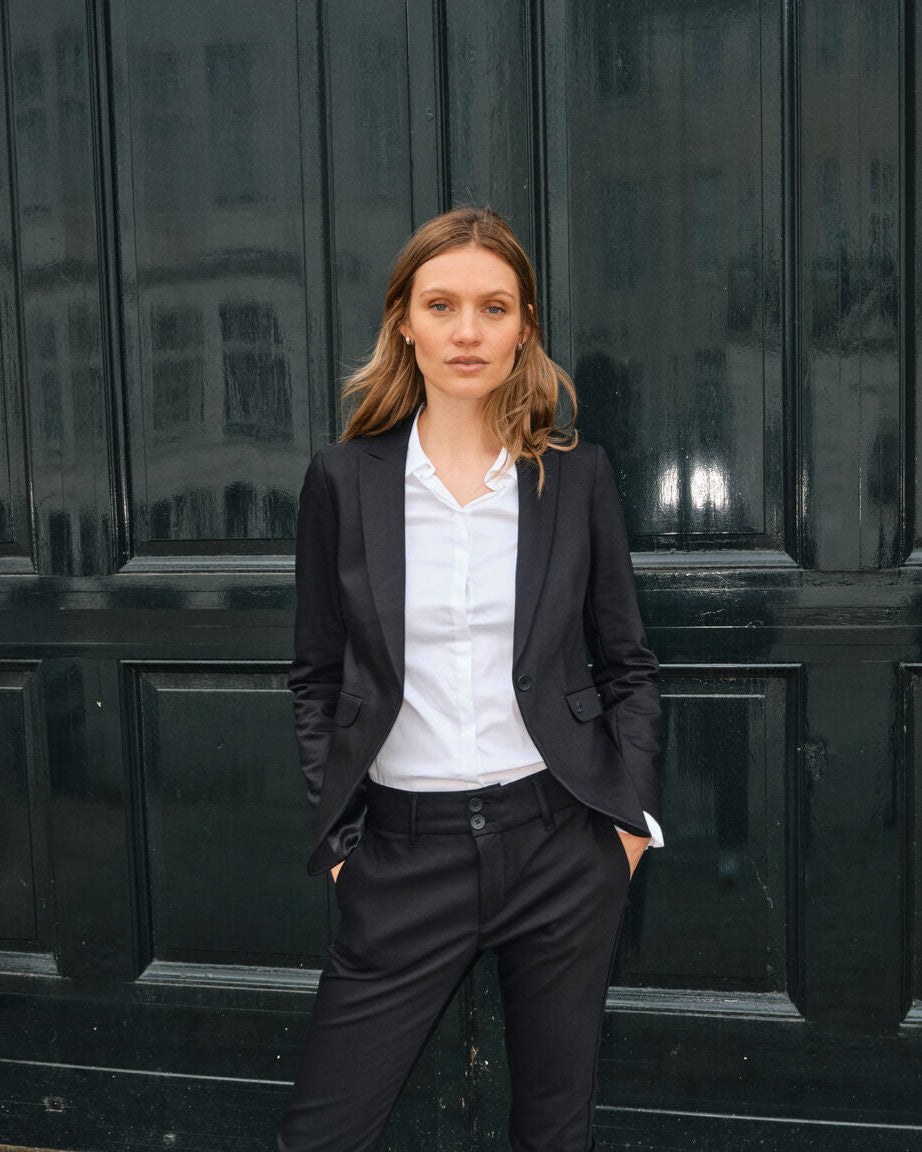 Modelshot / Black / Detail